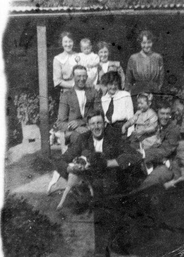 1922 Original wattle and daub House 1922 0r 23 no. 037.jpg