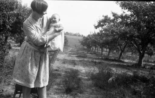 1928 01 Nana Farrell and son Bob SN BB048.jpg