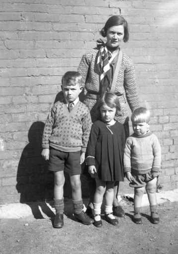 1933 Bob Marg and Jim with Helen Farrell SN BB016.jpg