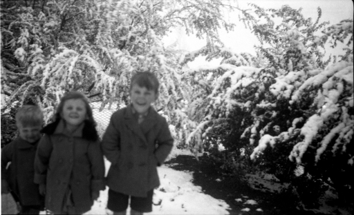1934 08 Bob Marg and Jim in snow SN BB052.jpg