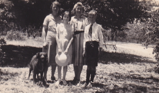 1944 MUM, AUNTY KIT, MARGARET, JIM.jpg