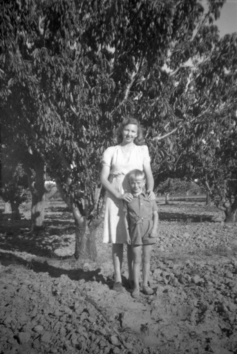 1946 Scanned Negatives BB087.jpg