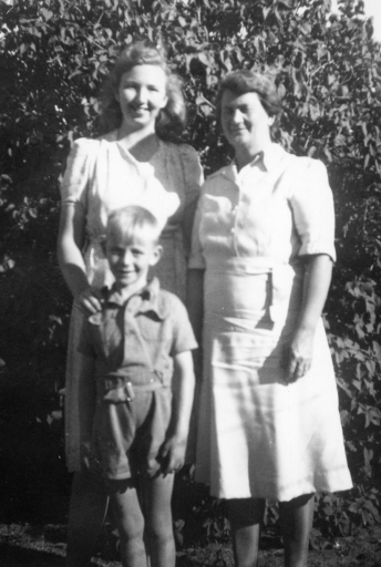 1946 Scanned Pictures BB201 Mary Nell Brian or Peter.jpg