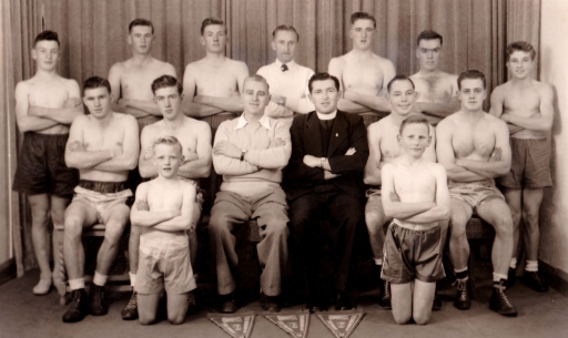 1947 Orange CYMS Boxing troupe.jpg