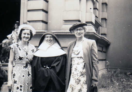 1948 Margaret, Marie Edwards, Aunty Kit.jpg