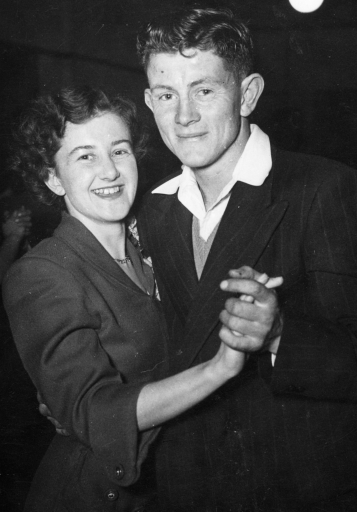 1950 07 Margs 21st Scanned Pictures BB186 Marg 21st.jpg