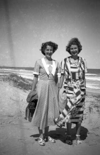 1950 12 Margaret and Joan on holidays SN BB034.jpg