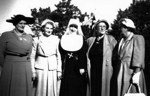 1952 08 Sr Joan Farrell, Aunt Kath & Nada, Aunty Kate Farrell & Nell Farrell nee Fisher at Perthville017.jpg