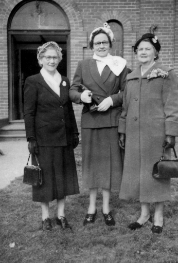 1956 05 19 SP BB195 Jims wedding Kit Fisher Georgie Fisher Nell Farrell.jpg