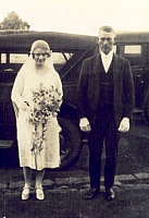 1926 08 21 At the Church Mick Fisher and Nell Farrell SP BB175.jpg