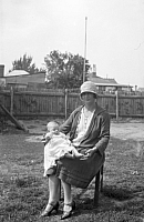 1927 11 Bob as a baby with Nana Farrell SN BB118.jpg