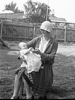 1927 11 Bob as a baby with Nana Farrell SN BB123.jpg