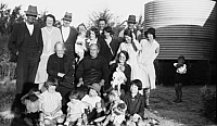 1928 04 Gran Farrell and relatives SN BB023.jpg