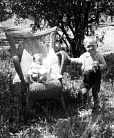 1929 09 Baby Margaret with Bob SN BB046.jpg
