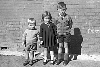 1933 Bob Jim and Margaret BB115.jpg