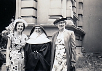 1948 Margaret, Marie Edwards, Aunty Kit.jpg